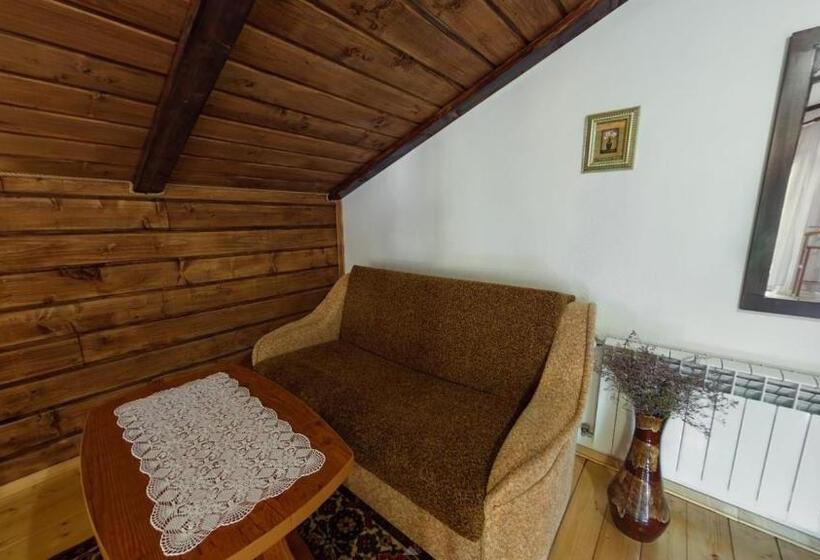 سوئیت با بالکن, Chalet Vedmezhe