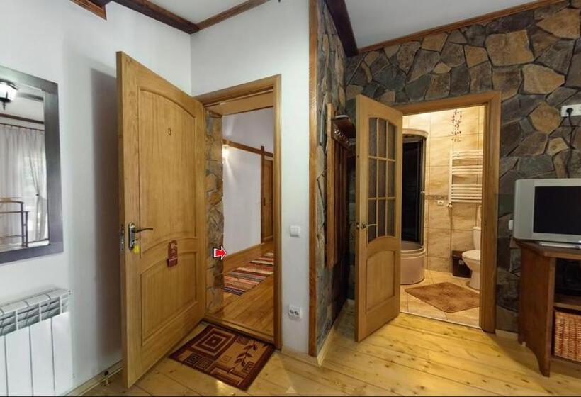سوئیت با بالکن, Chalet Vedmezhe