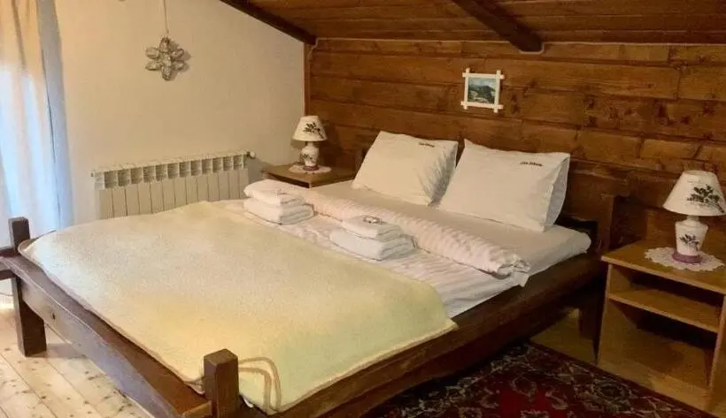 سوئیت با بالکن, Chalet Vedmezhe