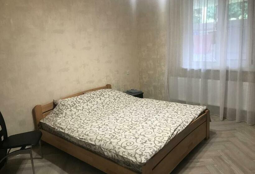 اتاق اکونومی, Kryve Ozero