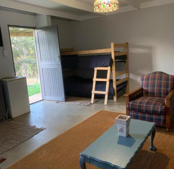 شقة غرفة واحدة, Shabach Farm