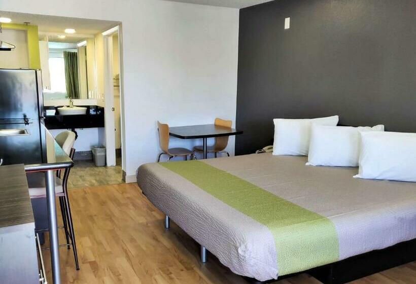 Quarto Deluxe Cama King, Studio 6 Fresno, Ca   Extended Stay