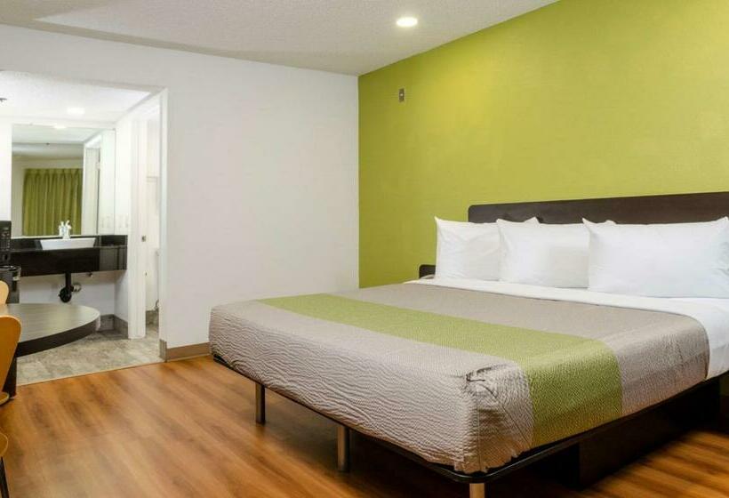 キングサイズベッドのデラックスルーム, Studio 6 Fresno, Ca   Extended Stay