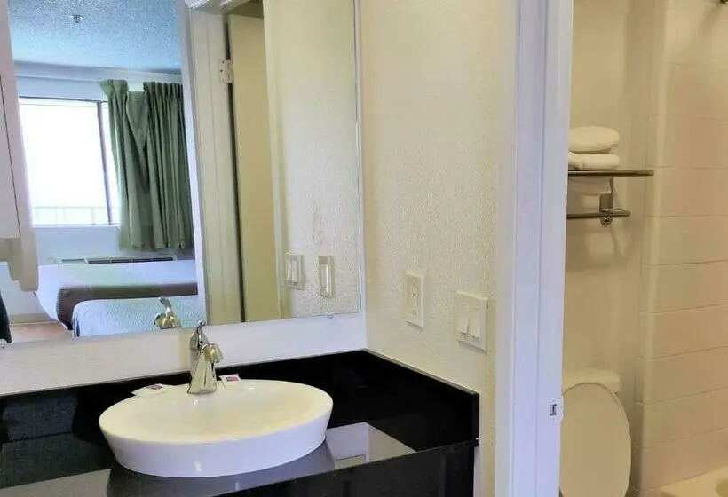 キングサイズベッドのデラックスルーム, Studio 6 Fresno, Ca Extended Stay
