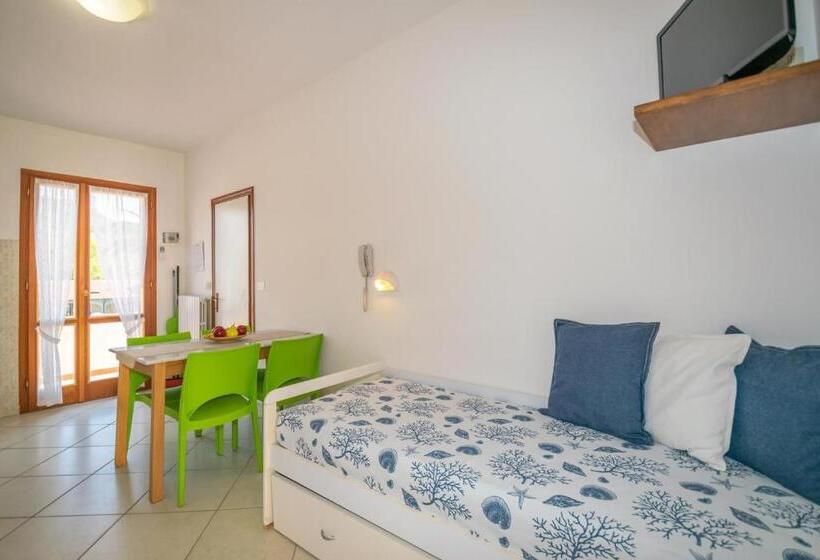 Апартаменты 1 Спальня с Террасой, Lido Azzurro Residence