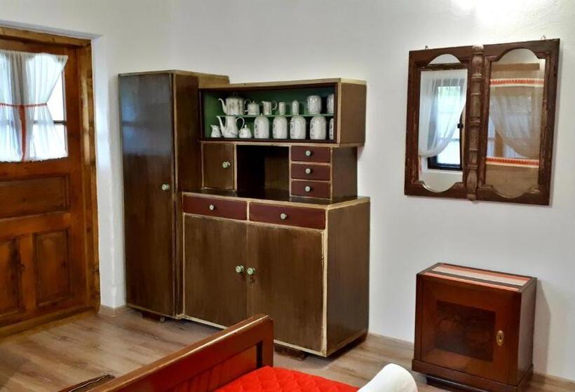 חדר בסיסי, Babinata Kashta Srebarna