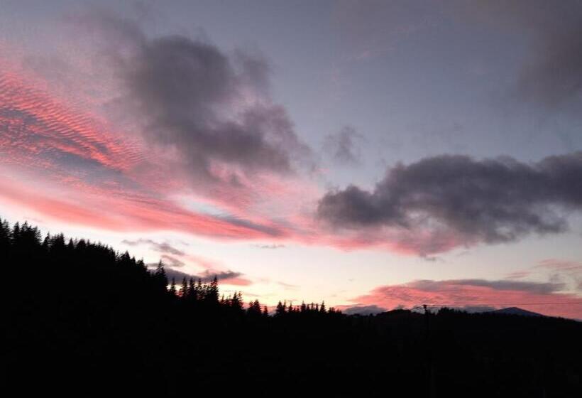 غرفة قياسية ثلاثية مزودة بشرفة, Dream House