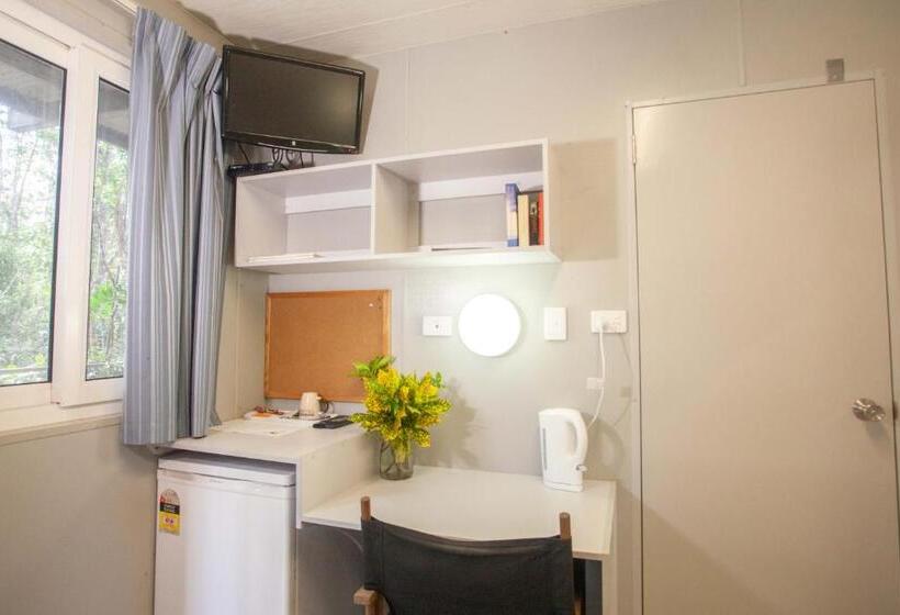 标准单人间, The Greenhoose