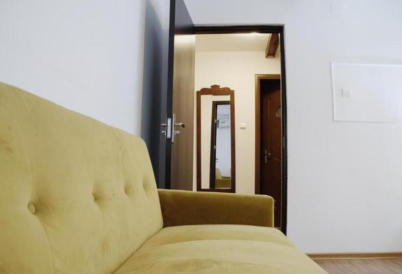１ベッドルームアパートメント, Casa Colinelor