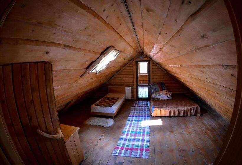 Номер Стандарт Трехместный, під горбком