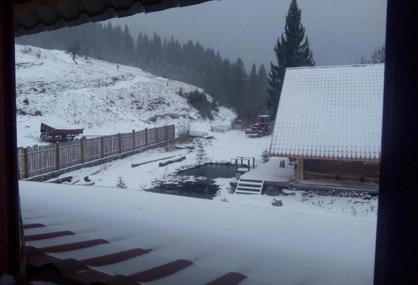 Трехместный Номер Стандарт с Балконом, під горбком