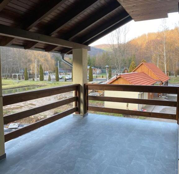 Трехместный Номер Стандарт Вид на Сад, Pensiunea Valea Gepisului