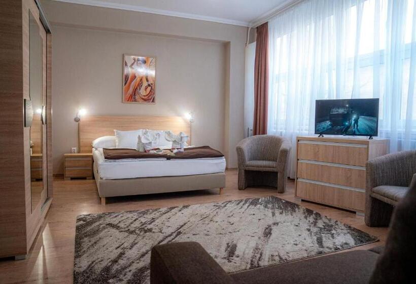 חדר משפתחתי סופריור, Dzsungel