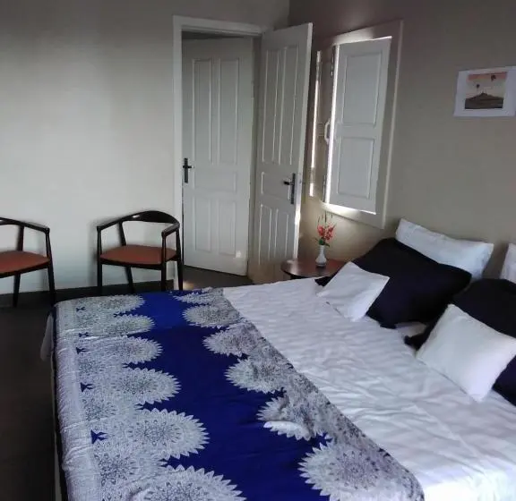 キングサイズベッドのデラックスルーム, Koh Ker Hotel And Restaurant