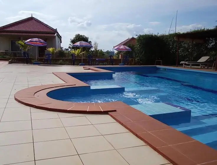 キングサイズベッドのデラックスルーム, Koh Ker Hotel And Restaurant