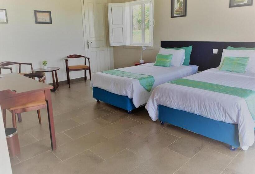 Номер Стандарт Вид на Бассейн, Koh Ker Hotel And Restaurant