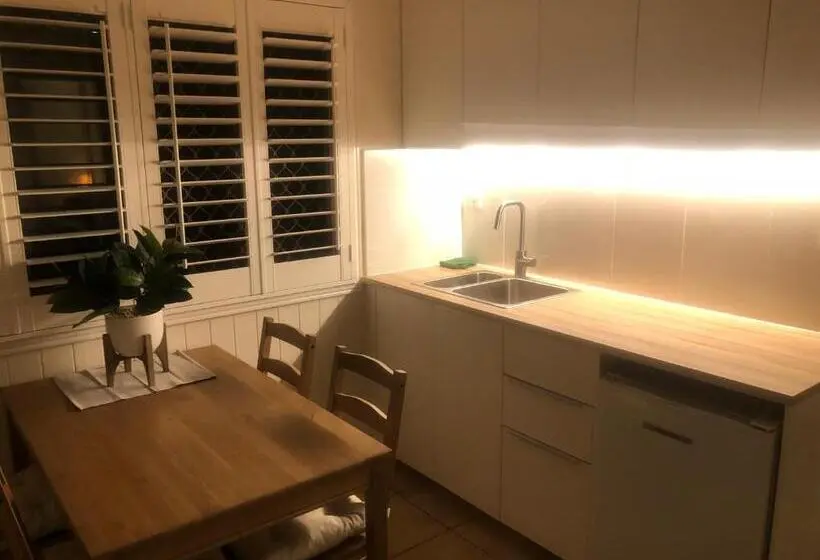 デラックスルーム, Woodford Gardens