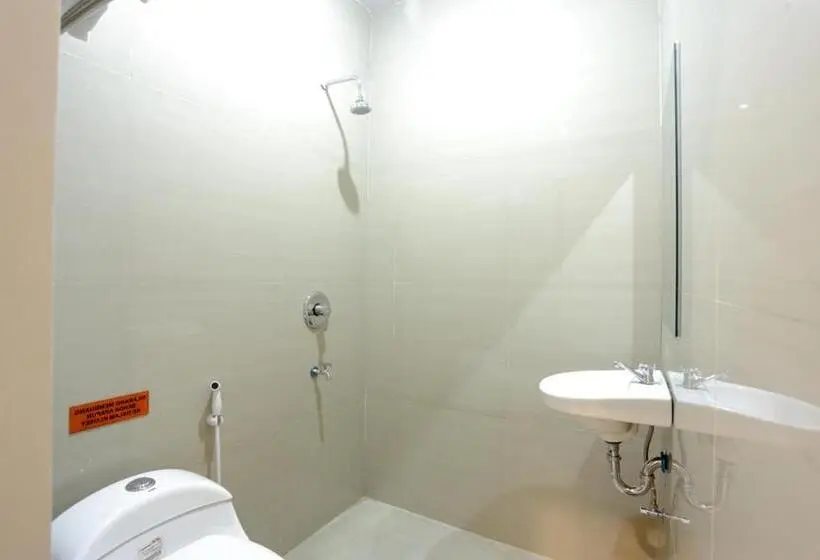 スタンダードルーム, Reddoorz Plus Near Solo Paragon Mall