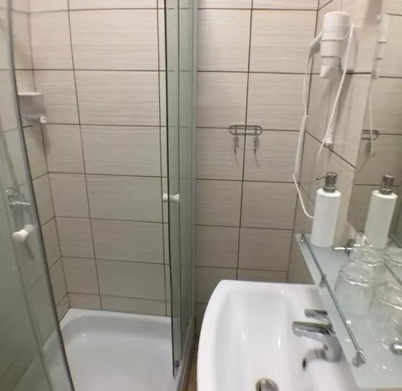ファミリールーム, Patavár Panzió étterem