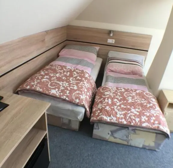 スタンダード４人部屋, Patavár Panzió étterem