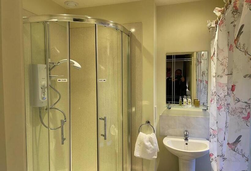 غرفة قياسية, The King & Queen