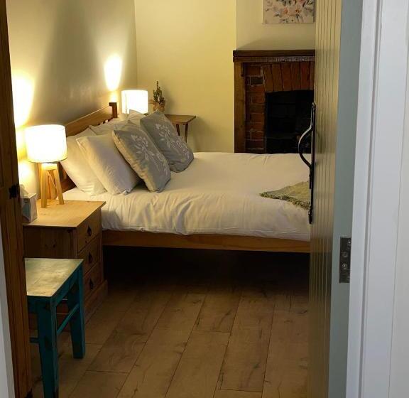 غرفة قياسية, The King & Queen