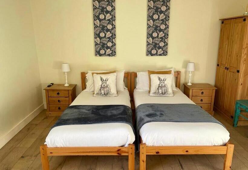 غرفة قياسية ثلاثية, The King & Queen