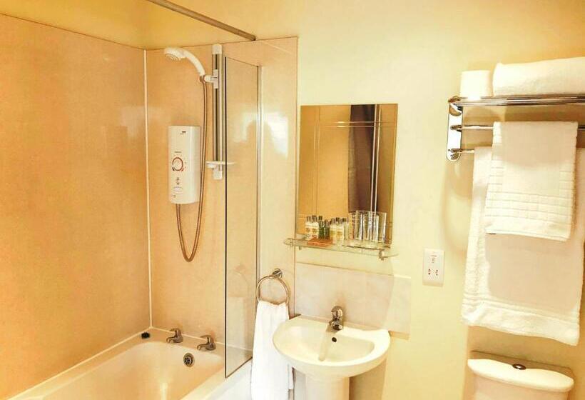 غرفة قياسية ثلاثية, The King & Queen