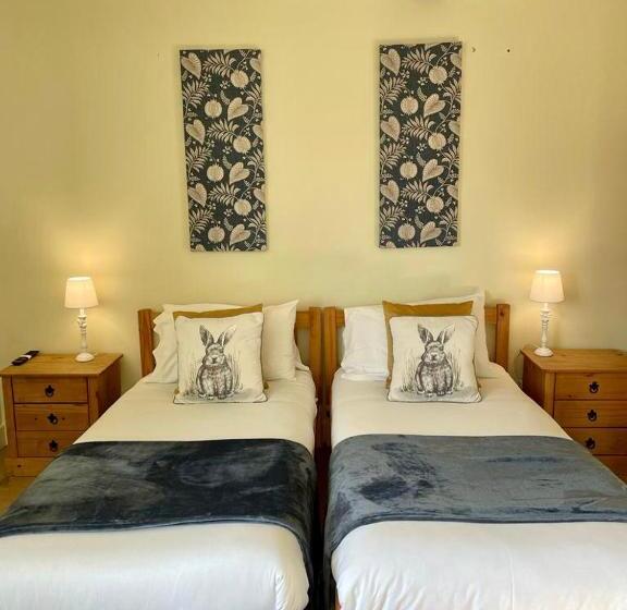 غرفة قياسية ثلاثية, The King & Queen