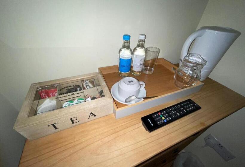 غرفة قياسية فردية, The King & Queen