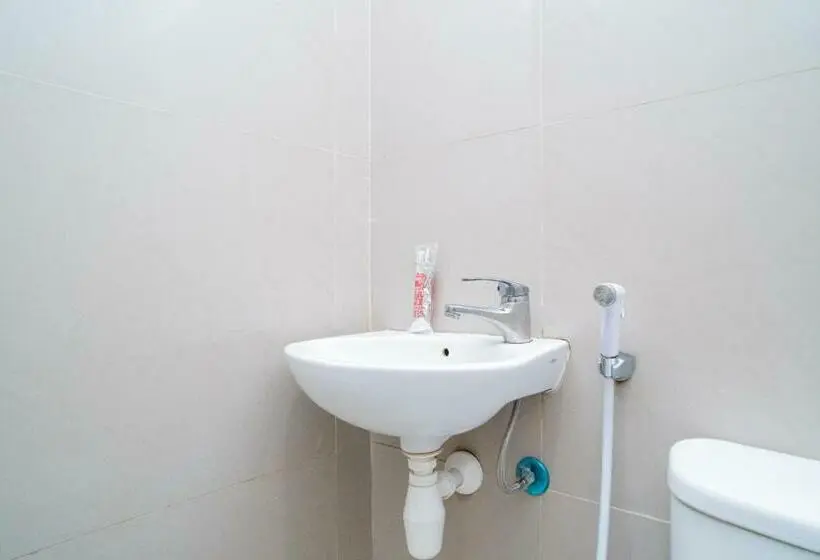 スタンダードルーム, Reddoorz Plus At Merr Rungkut Jl Gunung Anyar