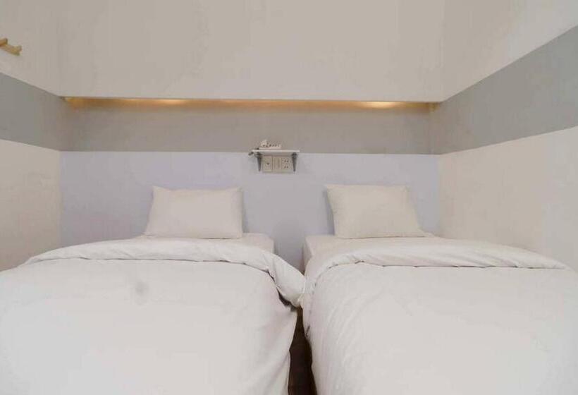 Номер Deluxe, Jotel Guest House Mitra Reddoorz