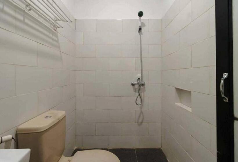 Номер Deluxe Кровать Кинг, Jotel Guest House Mitra Reddoorz