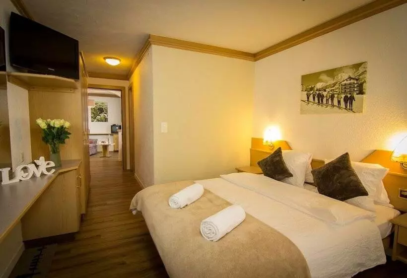 Suite Familiar, Bristol