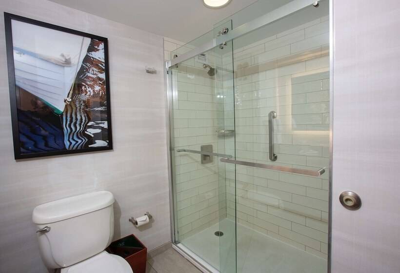 غرفة قياسية سرير مزدوج مطلة على المدينة, Doubletree By Hilton Bay City Riverfront