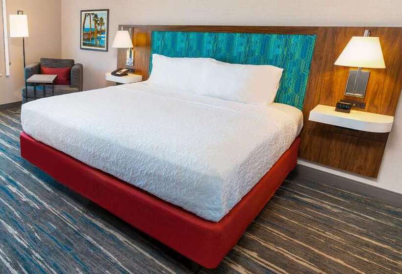 带大床的套房, Embassy Suites By Hilton Destin Miramar Beach