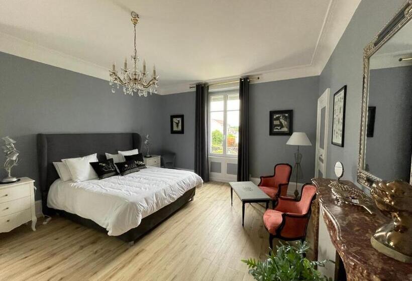 غرفة قياسية, La Maison Bleue « la Charade »