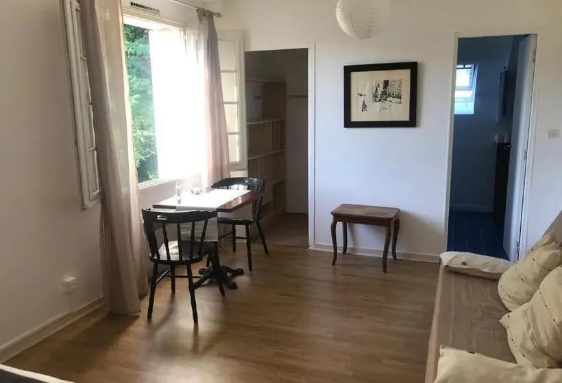 スタンダードトリプルルーム, Une Nuit Sur Loire