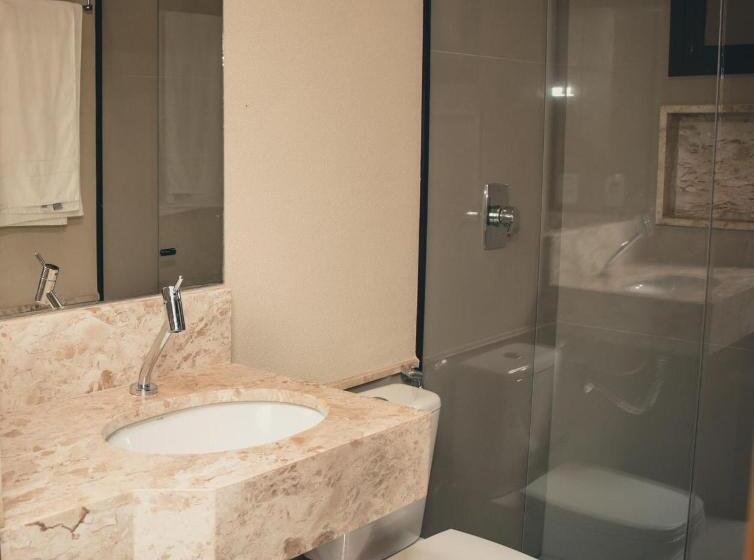 غرفة ديلوكس ثلاثية, Op S