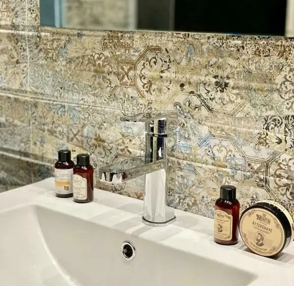 سوییت لوکس, Hostal Restaurante Casa Isabel