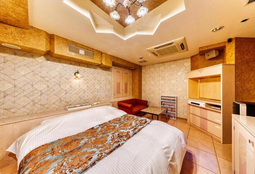 غرفة قياسية, Luna Izumiotsu