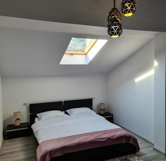 Семейный Номер, Pensiunea Lavanda, Piatra Neamț