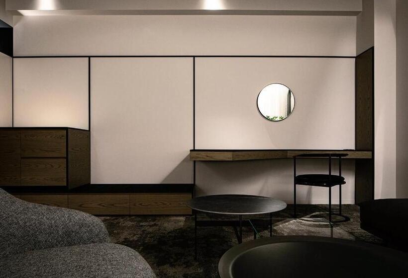 Номер Executive, Shiroiya