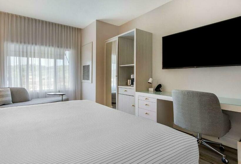 סוויטה מותאמת לאדם עם מוגבלויות, Cambria Hotel Calabasas   Malibu