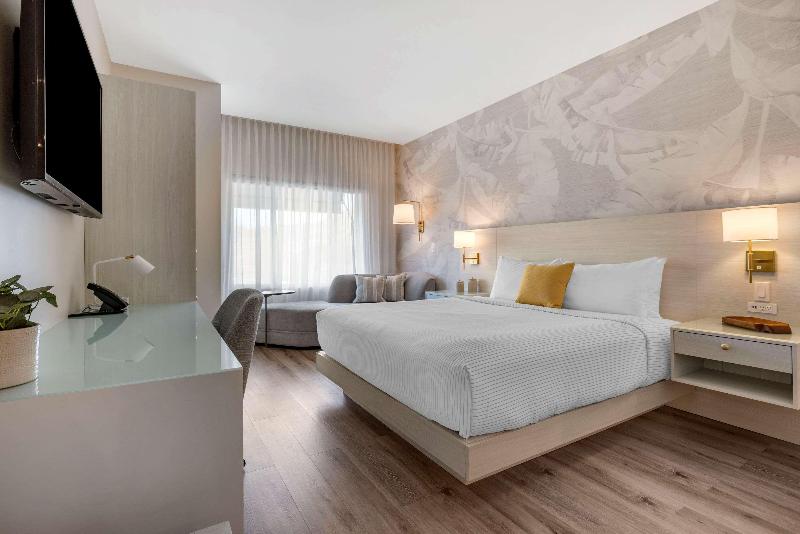 מיטת קינג בסוויטה, Cambria Hotel Calabasas   Malibu