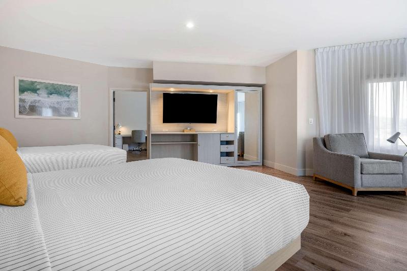 Люкс Адаптированный для Инвалидов, Cambria Hotel Calabasas   Malibu