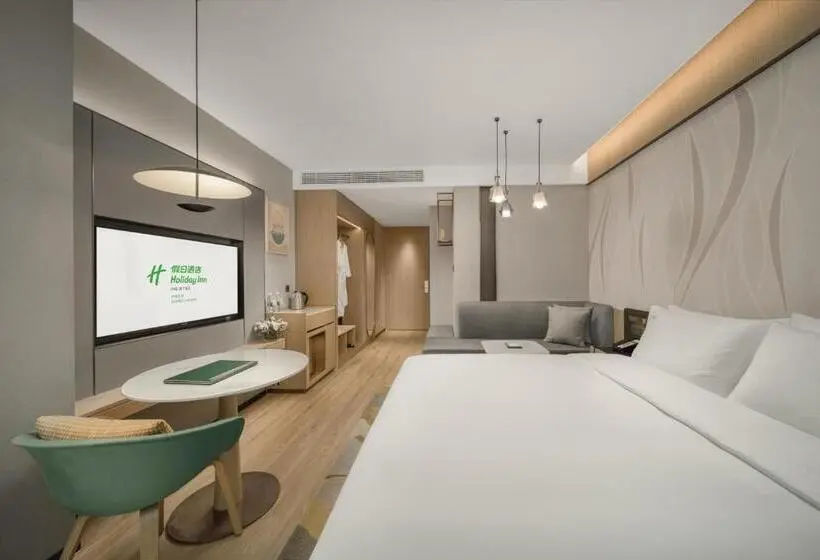 キングサイズベッドのスタンダードルーム, Holiday Inn Luzhou Longjian By Ihg