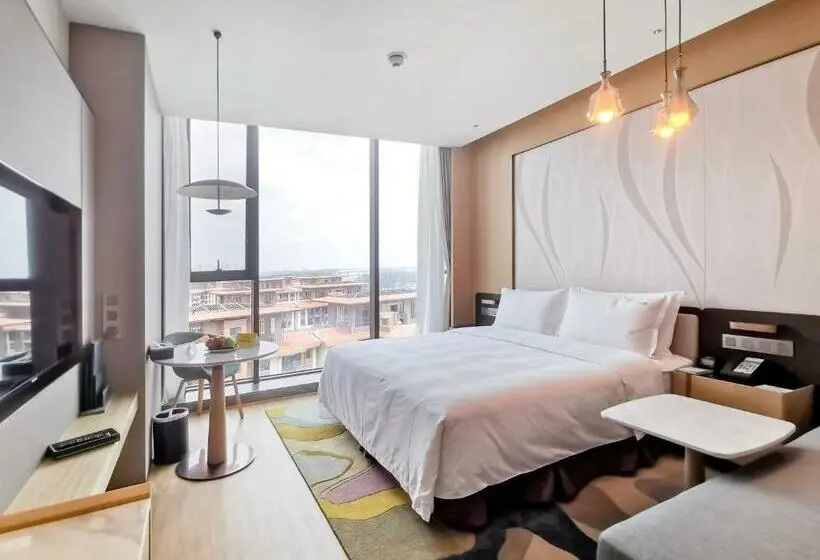キングサイズベッドのスタンダードルーム, Holiday Inn Luzhou Longjian By Ihg