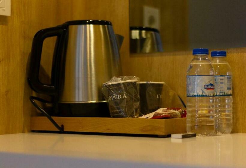 סוויטה עם טרסה, L Opera Deluxe