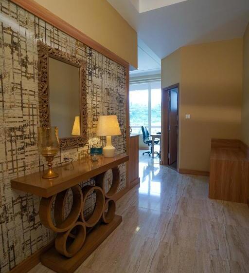 스위트, Neugal Riverfront Resort